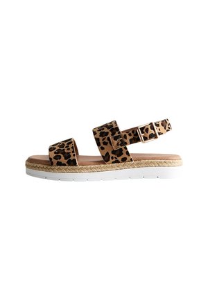 Flad sandal med leopardprint-remme, spærelukning, vævet reb-mellemsål og hvid gummi-ydersål.