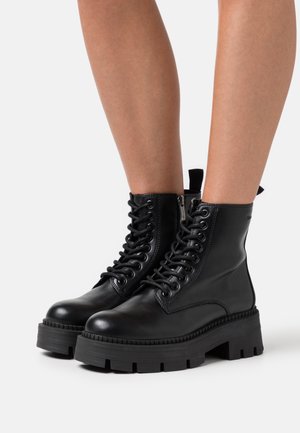 Tamaris Bottines à plateau - black