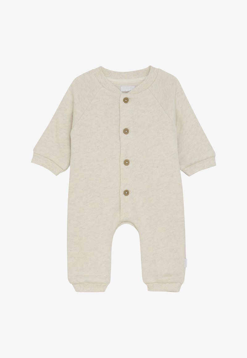Cremfarbener Baby-Overall mit langen Ärmeln, gerippten Bündchen, vier braunen Knöpfen auf der Vorderseite und rundem Ausschnitt.
