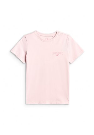 Jasnoróżowy T-shirt z krótkim rękawem i okrągłym dekoltem oraz małym haftowanym napisem "Explore 4F" na górnej lewej części klatki piersiowej.