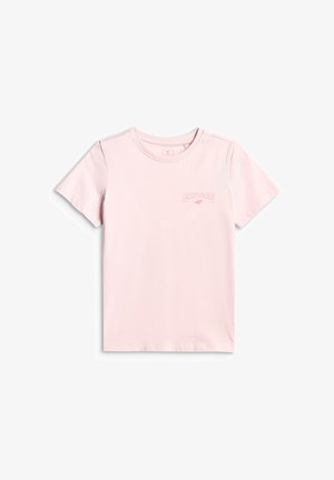 Jasnoróżowy T-shirt z krótkim rękawem i okrągłym dekoltem oraz małym haftowanym napisem "Explore 4F" na górnej lewej części klatki piersiowej.