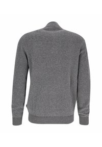 Grauer Strickpullover mit strukturiertem Muster, langen Ärmeln und rundem Ausschnitt. Gerippte Bündchen und Saum, keine sichtbare Markenkennzeichnung auf der Rückseite.