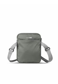 Šedá texturovaná crossbody taška s nastavitelným popruhem, zipovým uzávěrem a přední kapsou. V horní části je umístěno logo. Kompaktní, obdélníkový tvar.