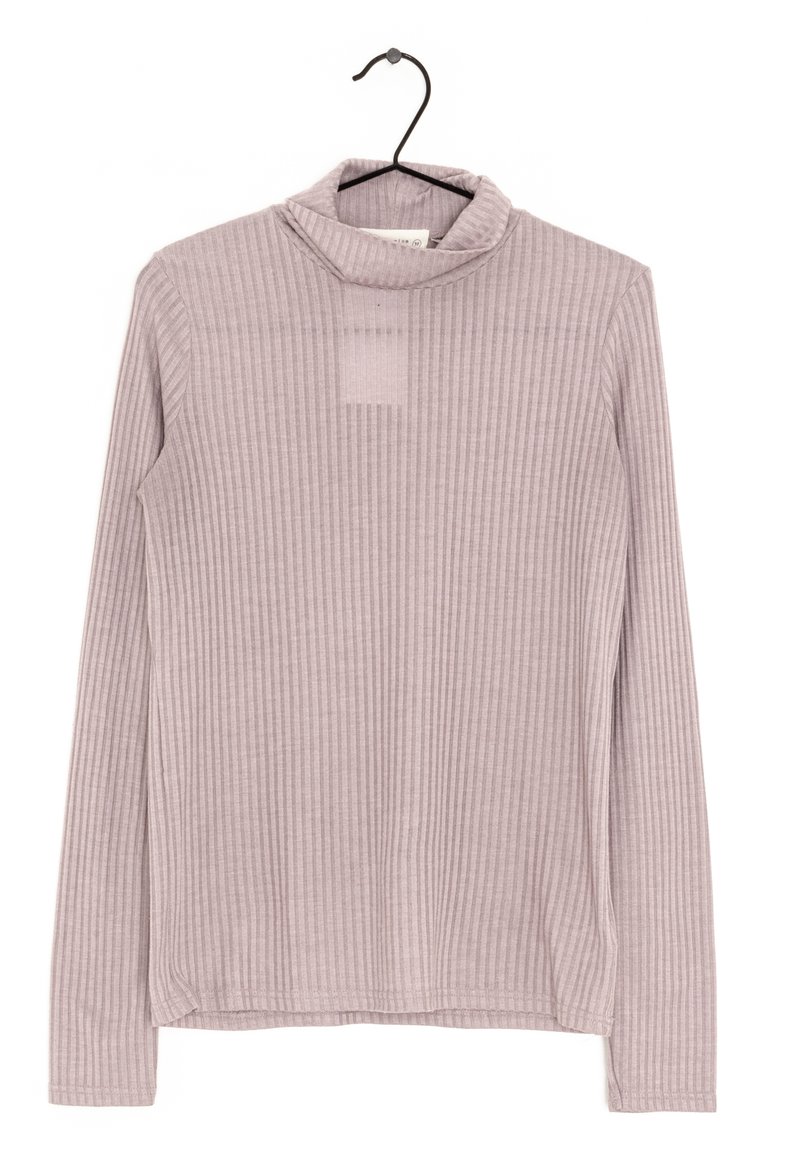 Long-sleeve turtleneck shirt in soft, ribbed fabric, light mauve color, featuring a mock neck and a relaxed fit with straight hem.