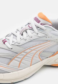 Puma VELOPHASIS ALWAYS ON - Baskets basses - feather gray/bright melon