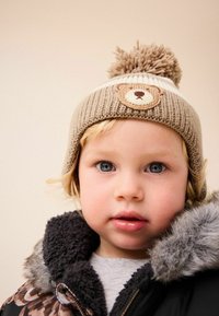 Next Bonnet - neutral stripe