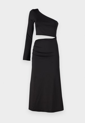 Črna obleka z enostranskim krátkim zgornjim delom in dolgim rokavom, z drapiranjem na krilu s visokim pasom, izdelana iz gladkega materiala.