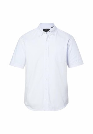 Weißes kurzärmeliges Hemd mit Knöpfen, einem umklappbaren Kragen und einer einzelnen Brusttasche vor einem einfarbigen weißen Hintergrund.