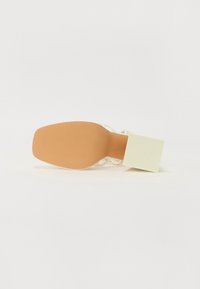 Thumbnail Image 5