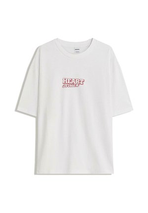 T-shirt bianca in cotone con una vestibilità comoda, caratterizzata da un testo rosso "HEART struck" centrato sul petto. Maniche corte e design a collo rotondo.
