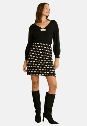 REGULAR FIT - V-NECK  - Gebreide jurk - black bow print