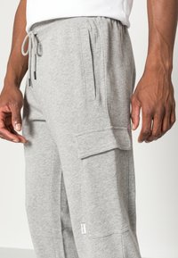 Jack & Jones JPSTGORDON JJSHARK   - Pantalones deportivos - light grey melange