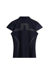 Marinblå pikétröja med texturerad yta, korta ärmar och meshdetaljer i ett vinklat mönster på baksidan. Skräddarsydd passform.