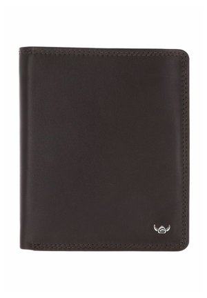 Portefeuille bifold en cuir marron foncé avec des coutures apparentes et un petit emblème argenté dans le coin inférieur droit.