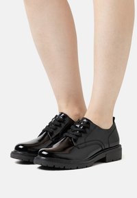 Jana Chaussures à lacets - black