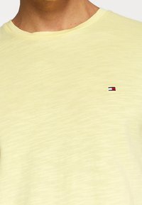 Tommy Hilfiger T-shirts basic - yellow