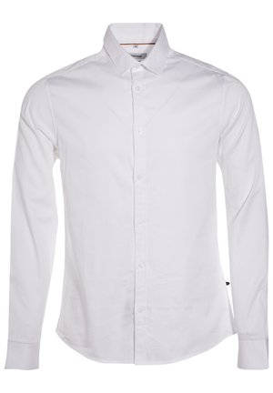 Biała koszula z długim rękawem wykonana z bawełny, z kołnierzykiem zapinanym na guziki, frontową plisą z guzikami oraz zaokrąglonym dołem. Gładka tekstura, minimalny design.