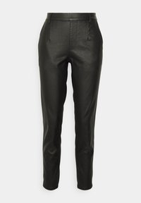 Sorte læderbukser med tapered fit, der har en glat overflade, bæltestropper og frontfolder for ekstra stil.