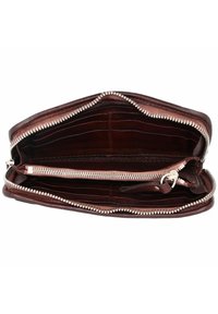 Portafoglio in pelle marrone con zip argentata, caratterizzato da un interno ben organizzato con più scomparti per carte e un compartimento separato con zip.