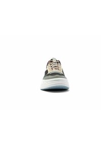 Sneaker con lacci, caratterizzato da una tomaia in tessuto grigio scuro, suola grigio chiaro in contrasto e lacci beige. Punta arrotondata con dettagli di design minimi.
