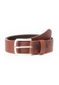 Ceinture en cuir brun texturé avec une boucle en métal argenté, dotée d'un passant et d'un détail de logo embossé sur la sangle.