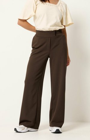 Pixie Girl, PETITE WIDE LEG TROUSERS - Stoffhose - chocolate