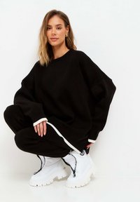 Cesare Gaspari OVERSIZED JOGGER SET  - Spodnie treningowe