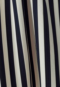 Unselected, blue stripe