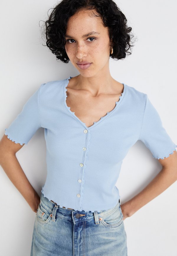 ONLLAILA BUTTON - Basic T-shirt - soft chambray4
