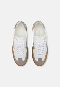 Pavement KOHIA - Joggesko - white glitter