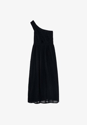 Vestido midi negro de un solo hombro con encaje superpuesto y cintura ajustada, con un patrón floral texturizado en todo el vestido.