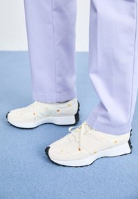 WS327 - Trainers - sea salt