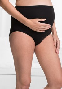Mutandine premaman nere con vita alta, materiale elasticizzato, texture liscia e un elastico largo, che si adatta a una pancia in crescita.