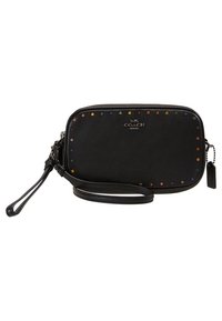 Polsino in pelle nera con borchie arcobaleno lungo il bordo superiore, chiusura con zip e cinturino da polso removibile. Logo Coach sul davanti.