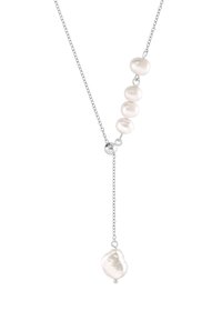 Strieborný náhrdelník so nepravidelne tvarovanými bielymi perlami, s dlhým zaveseným príveskom a lesklou guľkovou akcentáciou blízko zapínania.