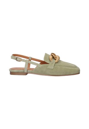 Zapatos de ante verde tipo slingback con puntera redondeada, detalle decorativo de nudo y suela plana. Incluyen una correa ajustable en el tobillo y un diseño minimalista.