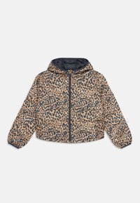Puhasta jakna z vzorcem leoparda in kapuco, z zadrgo spredaj, elastičnimi manšetami in lahkotno zasnovo v bež in črni barvi.