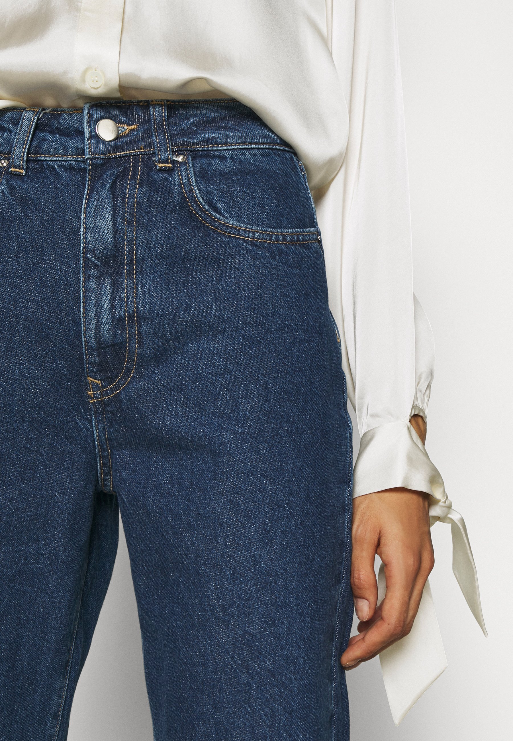 Anna Field MOM FIT JEANS - Siaurėjantys džinsai - blue denim/mėlynų džinsų  - Zalando.lt