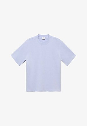 Vaalean sininen lyhythihainen t-paita, joka on valmistettu pehmeästä puuvillasta. Siinä on pyöreä pääntie ja rento malli ilman kuvioita tai koristeita.