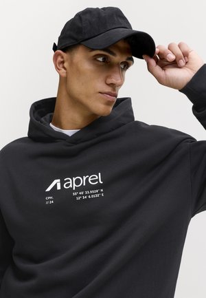 aprel Huppari - black