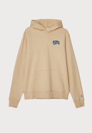 Beige kapucnis pulóver puha pamutból, elülső zsebbel és hímzett "Billionaire Boys Club" logóval kék színben.