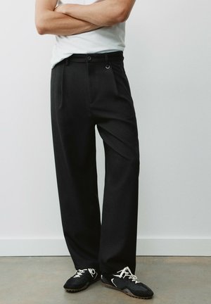 PULL&BEAR, TAILORED FIT DARTED - SMART TROUSERS - Pantalon classique - black