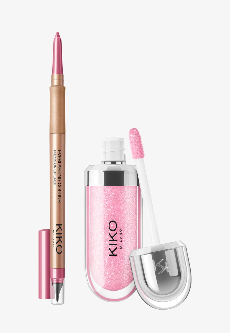 Crayon contour des lèvres et gloss rose pailleté avec applicateur de KIKO Milano sur fond blanc.