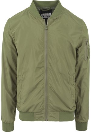Olivegrüne Bomberjacke aus glattem Nylon, mit einem Frontreißverschluss, gerippten Bündchen und einer Utility-Tasche am linken Ärmel.