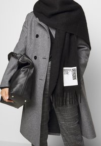 DRYKORN Klassisk kappa / rock - grey