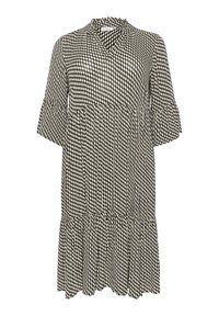 Schwarz-weiß gemustertes Kleid mit V-Ausschnitt, kurzen Rüschensäumen und einem gestuften Rockdesign. Hergestellt aus leichtem Stoff.