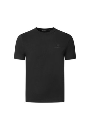 Sort T-shirt med korte ærmer og rund halsudskæring med diskret logo øverst til venstre på brystet mod en ensfarvet hvid baggrund.