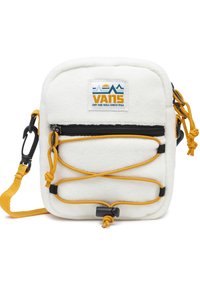 Borsa a tracolla in pile bianco con accenti gialli, chiusura con zip, tracolla regolabile e design a corda decorativa sulla parte frontale. Logo Vans visibile.