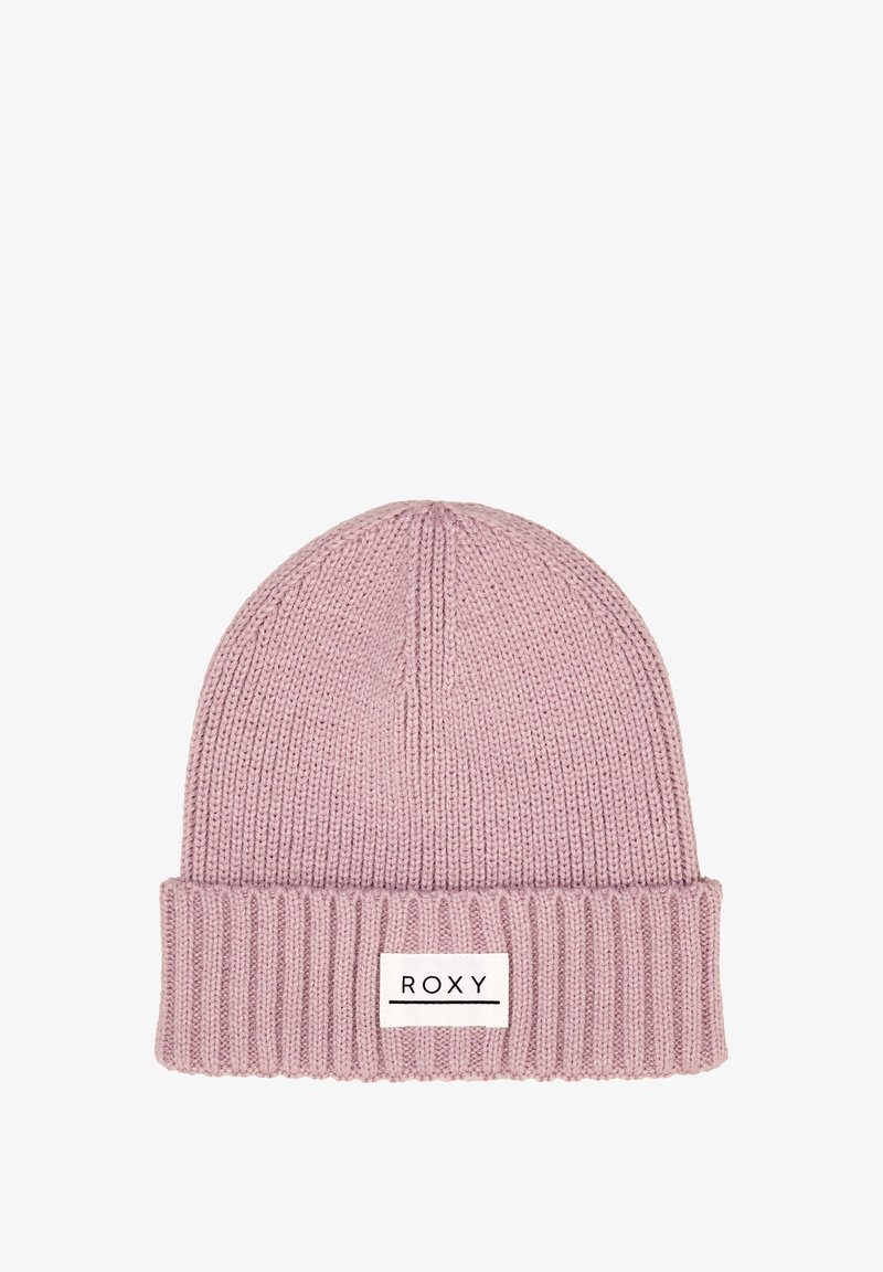Ružový pletený čiapka s rebrovaným lemom a bielou obdĺžnikovou nálepkou s názvom značky "ROXY" v čiernom texte.