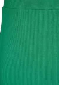 Zizzi SCHMAL GESCHNITTENER MIDI - Ozko oprijeto krilo - jolly green